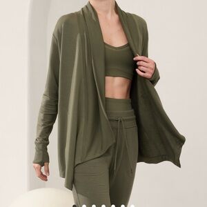 NWT Athleta Pranayama Restore Wrap